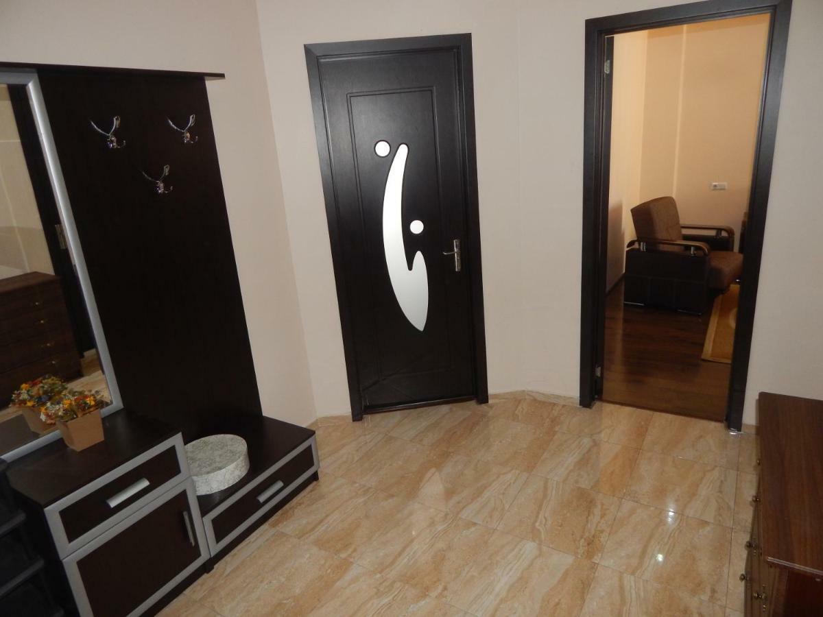 Apartment First Line From Sea Batoemi Buitenkant foto